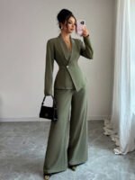 ⁦بدلة نسائية أنيقة من قطعتين⁩ - الصورة ⁦5⁩