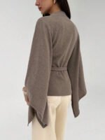 ⁦بلوزة كاجوال أنيقة أكمام واسعة وخصر مشدود⁩ - الصورة ⁦3⁩