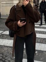 ⁦معطف قصير بأكتاف واسعة⁩ - الصورة ⁦8⁩