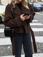 ⁦معطف قصير بأكتاف واسعة⁩ - الصورة ⁦9⁩