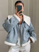 معطف جينز قصير مبطن بفرو