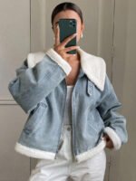 ⁦معطف جينز قصير مبطن بفرو⁩ - الصورة ⁦2⁩