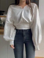 ⁦بلوزة ذات ياقة مدببة أكمام طويلة⁩ - الصورة ⁦6⁩