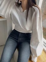 ⁦بلوزة ذات ياقة مدببة أكمام طويلة⁩ - الصورة ⁦8⁩