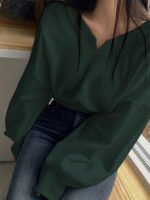 ⁦بلوزة ذات ياقة مدببة أكمام طويلة⁩ - الصورة ⁦12⁩