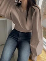 ⁦بلوزة ذات ياقة مدببة أكمام طويلة⁩ - الصورة ⁦18⁩