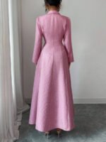 ⁦فستان طويل رسمي بياقة وأكمام طويلة⁩ - الصورة ⁦3⁩