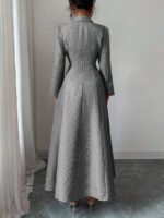 ⁦فستان طويل رسمي بياقة وأكمام طويلة⁩ - الصورة ⁦10⁩