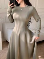 ⁦فستان متوسط الطول وأكمام طويلة منسدلة وخصر مربوط⁩ - الصورة ⁦4⁩