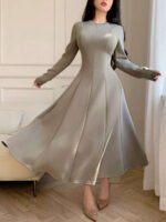 ⁦فستان متوسط الطول وأكمام طويلة منسدلة وخصر مربوط⁩ - الصورة ⁦5⁩