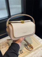 ⁦حقيبة نسائية انيقة بألوان موحدة⁩ - الصورة ⁦3⁩