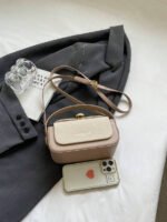 ⁦حقيبة نسائية انيقة بألوان موحدة⁩ - الصورة ⁦9⁩