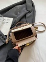 ⁦حقيبة نسائية انيقة بألوان موحدة⁩ - الصورة ⁦10⁩