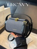 ⁦حقيبة نسائية انيقة بألوان موحدة⁩ - الصورة ⁦12⁩