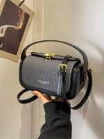 ⁦حقيبة نسائية انيقة بألوان موحدة⁩ - الصورة ⁦13⁩