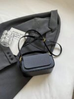 ⁦حقيبة نسائية انيقة بألوان موحدة⁩ - الصورة ⁦17⁩