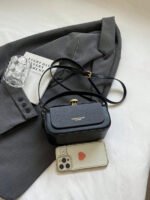 ⁦حقيبة نسائية انيقة بألوان موحدة⁩ - الصورة ⁦18⁩