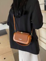 ⁦حقيبة نسائية انيقة بألوان موحدة⁩ - الصورة ⁦32⁩