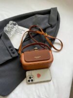 ⁦حقيبة نسائية انيقة بألوان موحدة⁩ - الصورة ⁦36⁩