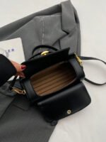 ⁦حقيبة نسائية انيقة بألوان موحدة⁩ - الصورة ⁦44⁩