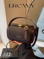 ⁦حقيبة نسائية انيقة بألوان موحدة⁩ - الصورة ⁦79⁩