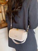 ⁦حقيبة نسائية انيقة بألوان موحدة⁩ - الصورة ⁦98⁩