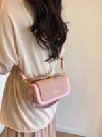 ⁦حقيبة نسائية انيقة بألوان موحدة⁩ - الصورة ⁦113⁩