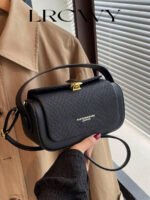 ⁦حقيبة نسائية انيقة بألوان موحدة⁩ - الصورة ⁦119⁩