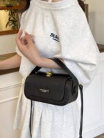 ⁦حقيبة نسائية انيقة بألوان موحدة⁩ - الصورة ⁦122⁩