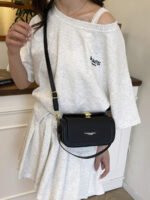 ⁦حقيبة نسائية انيقة بألوان موحدة⁩ - الصورة ⁦123⁩