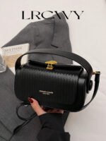 ⁦حقيبة نسائية انيقة بألوان موحدة⁩ - الصورة ⁦148⁩