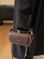 ⁦حقيبة نسائية انيقة بألوان موحدة⁩ - الصورة ⁦182⁩