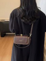 ⁦حقيبة نسائية انيقة بألوان موحدة⁩ - الصورة ⁦184⁩