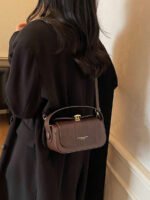 ⁦حقيبة نسائية انيقة بألوان موحدة⁩ - الصورة ⁦185⁩