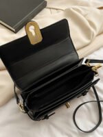 ⁦حقيبة نسائية فاخرة⁩ - الصورة ⁦5⁩