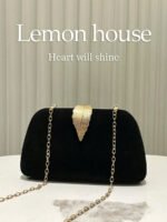 ⁦حقيبة سوارية مزينة باللون الذهبي⁩ - الصورة ⁦5⁩