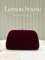 ⁦حقيبة سوارية مزينة باللون الذهبي⁩ - الصورة ⁦12⁩