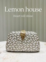 ⁦حقيبة سوارية مزينة باللون الذهبي⁩ - الصورة ⁦29⁩