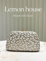 ⁦حقيبة سوارية مزينة باللون الذهبي⁩ - الصورة ⁦33⁩