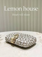 ⁦حقيبة سوارية مزينة باللون الذهبي⁩ - الصورة ⁦34⁩