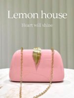 ⁦حقيبة سوارية مزينة باللون الذهبي⁩ - الصورة ⁦37⁩