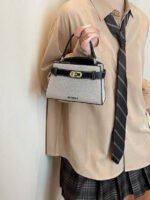 ⁦حقيبة يد صغيرة بتصميم حزام⁩ - الصورة ⁦8⁩