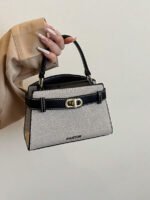 ⁦حقيبة يد صغيرة بتصميم حزام⁩ - الصورة ⁦9⁩