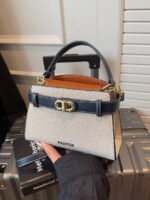 ⁦حقيبة يد صغيرة بتصميم حزام⁩ - الصورة ⁦15⁩