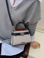 ⁦حقيبة يد صغيرة بتصميم حزام⁩ - الصورة ⁦16⁩