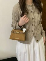 ⁦حقيبة يد صغيرة بتصميم حزام⁩ - الصورة ⁦25⁩