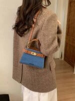 ⁦حقيبة يد صغيرة بتصميم حزام⁩ - الصورة ⁦34⁩