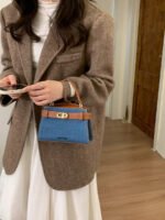 ⁦حقيبة يد صغيرة بتصميم حزام⁩ - الصورة ⁦36⁩