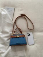 ⁦حقيبة يد صغيرة بتصميم حزام⁩ - الصورة ⁦38⁩