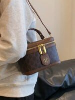 ⁦حقيبة كتف نسائية جلد اصطناعي سعة كبيرة⁩ - الصورة ⁦2⁩